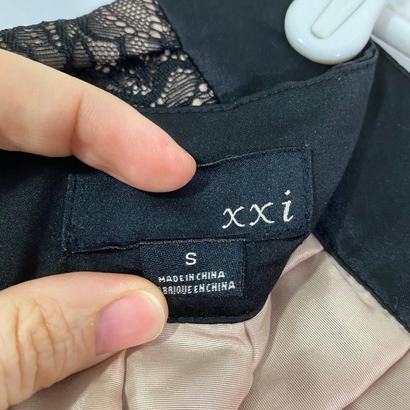 XXI Black Floral Lace Skater Circle Skirt - Picture 3 of 10